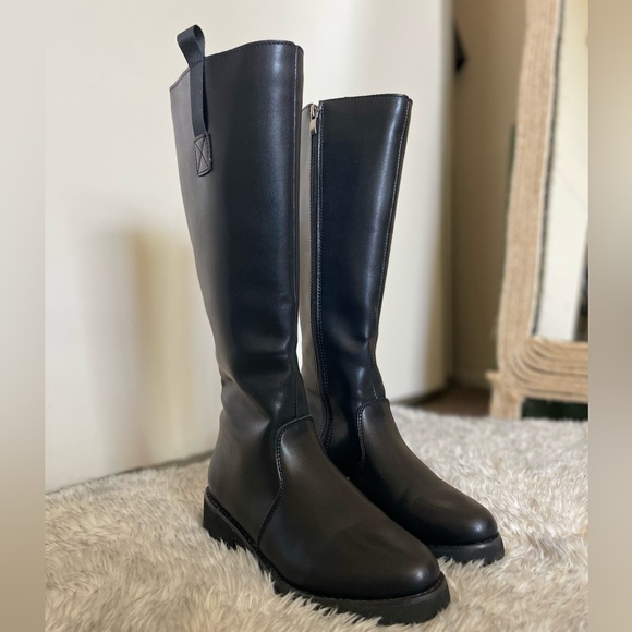 Shoes - Black tall Rising boots
